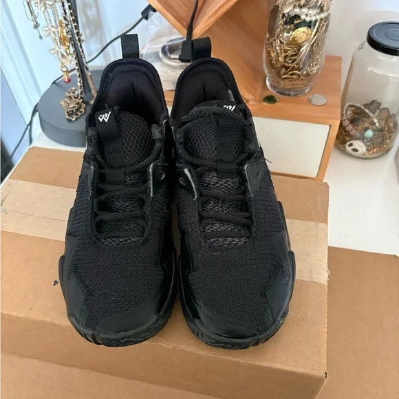 Jordan Black Women's Sneakers - Picture 3 of 5